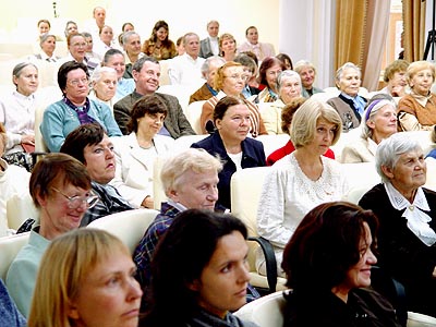 Брахма Кумарис Свет и сила матери — 2004 год